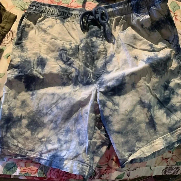 American Eagle Men’s Everyday Shorts Size Medium With Pocketss and With A Tie - Picture 1 of 12